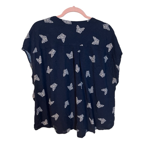 A cute Boston terrier blouse by Torrid in size 1X - Picture 6 of 7